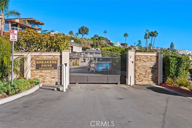 Detail Gallery Image 4 of 47 For 3130 Breakers, Corona Del Mar,  CA 92625 - 3 Beds | 2/1 Baths