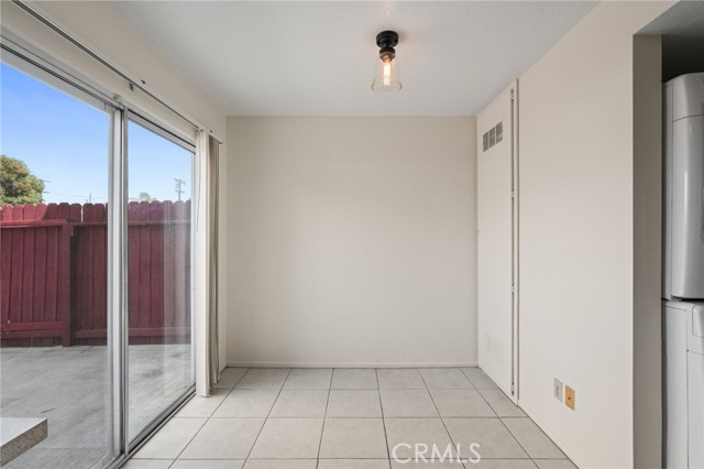 Detail Gallery Image 9 of 26 For 16015 Olympiad Ln #B,  Lake Balboa,  CA 91406 - 2 Beds | 1/1 Baths