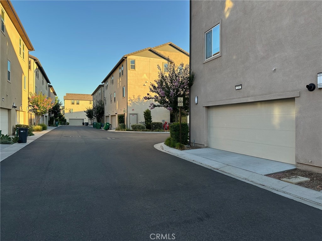 https://media.crmls.org/medias/0a2a81f1-097b-4eda-9f81-2eca93cdeab4.jpg?preset=X-Large