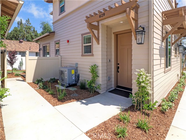 Detail Gallery Image 3 of 51 For 619 E Walnut, Monrovia,  CA 91016 - 3 Beds | 3 Baths