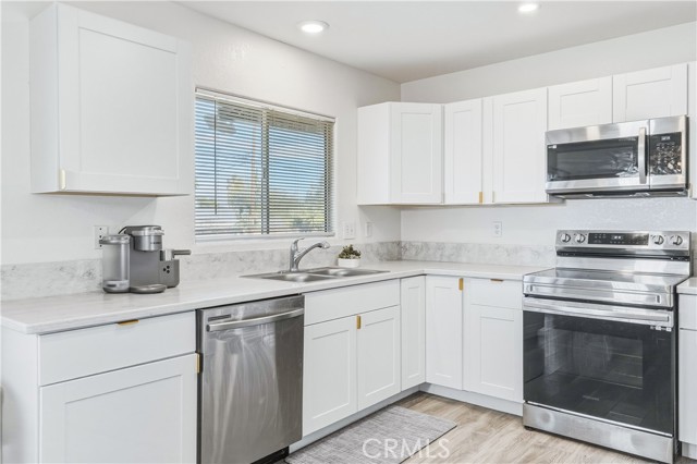 Detail Gallery Image 4 of 35 For 57826 Joshua, Yucca Valley,  CA 92284 - 3 Beds | 2 Baths