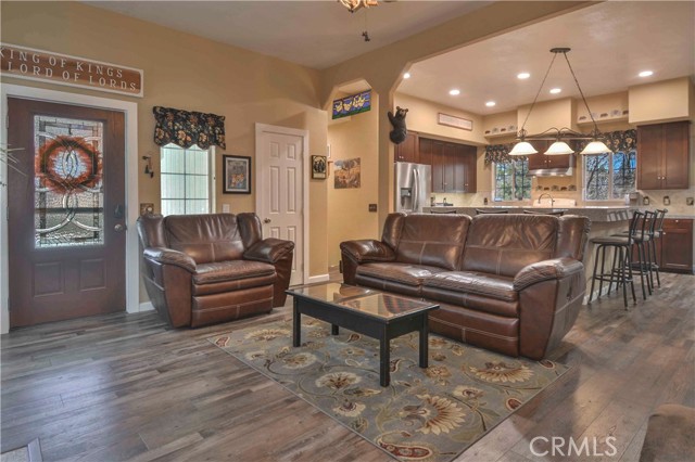 949 Inspiration Drive, Lake Arrowhead CA: https://media.crmls.org/medias/0a2bdcf3-ae3c-4fd9-bbad-a26d181f0cd0.jpg