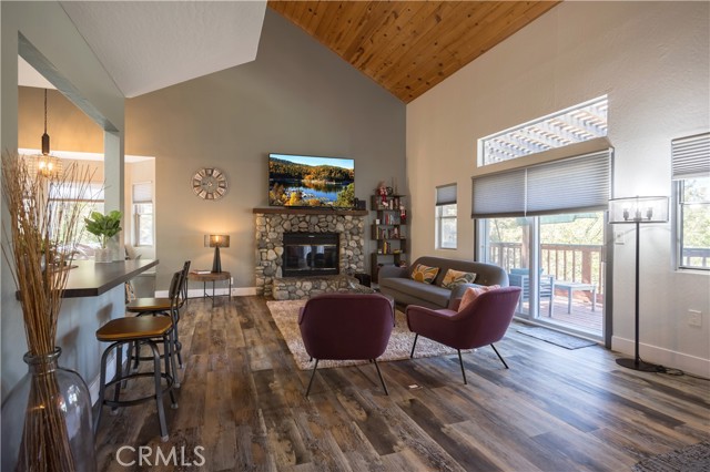 Detail Gallery Image 3 of 36 For 1315 Sequoia Dr, Lake Arrowhead,  CA 92352 - 3 Beds | 2 Baths