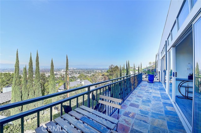 Detail Gallery Image 16 of 44 For 3952 Oakfield Dr, Sherman Oaks,  CA 91423 - 5 Beds | 4/1 Baths