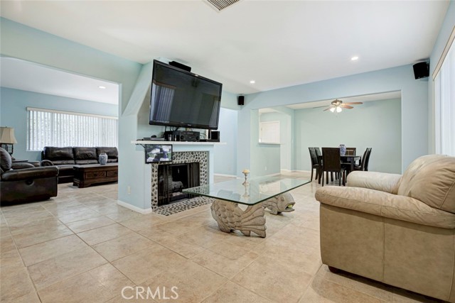 Detail Gallery Image 13 of 55 For 6648 Gaviota Ave, Lake Balboa,  CA 91406 - 4 Beds | 4 Baths