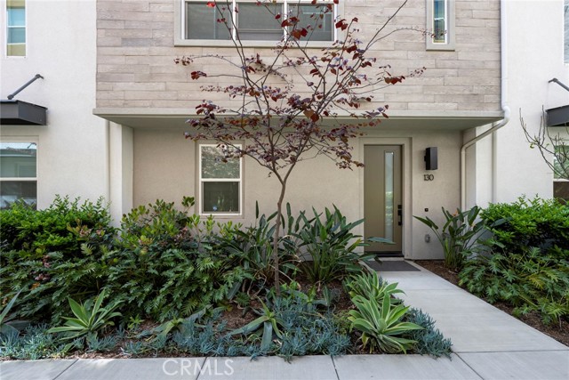 Detail Gallery Image 5 of 48 For 987 E Mason Ln #130,  Anaheim,  CA 92805 - 4 Beds | 3/1 Baths