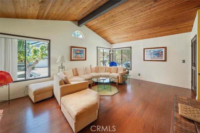 537 3rd Street, Manhattan Beach CA: https://media.crmls.org/medias/0a308529-ed98-4749-a00d-cbf06d8bad7e.jpg
