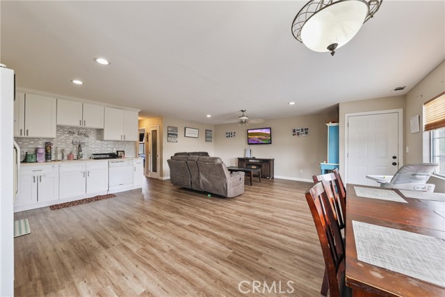 8963 Bold Ruler Lane, Jurupa Valley CA: https://media.crmls.org/medias/0a309d9b-00f5-41bc-a690-a93b06046ea0.jpg