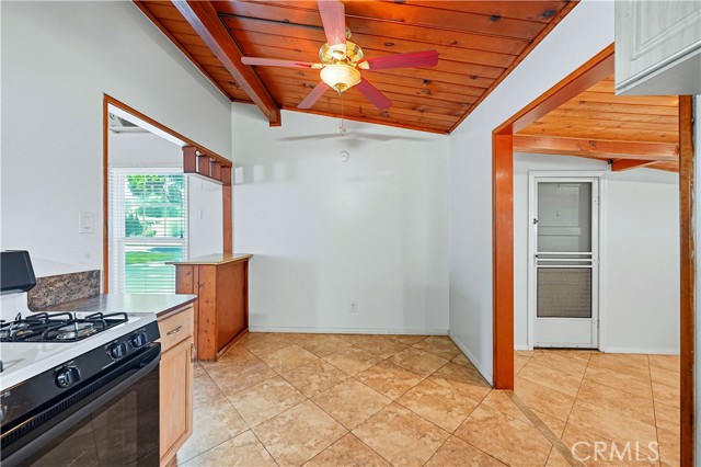 Detail Gallery Image 11 of 37 For 721 E Hanks St, Azusa,  CA 91702 - 4 Beds | 2 Baths