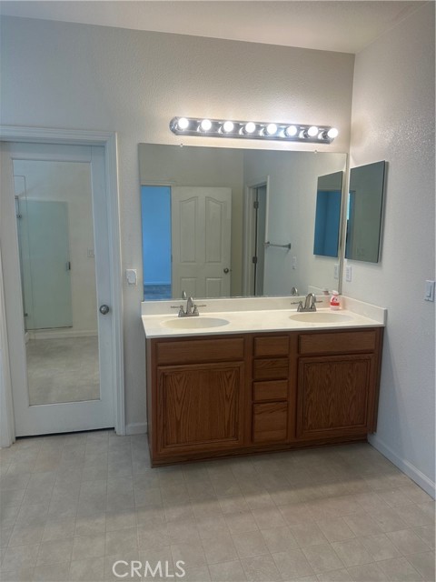 Detail Gallery Image 15 of 46 For 17385 Stone Celler Way, Lathrop,  CA 95330 - 4 Beds | 3 Baths