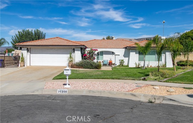 Detail Gallery Image 3 of 35 For 35206 Forest Ln, Yucaipa,  CA 92399 - 3 Beds | 2 Baths