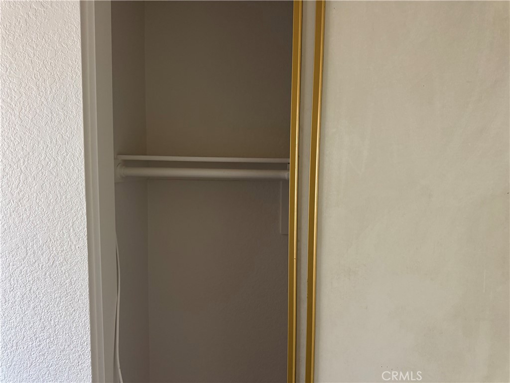 https://media.crmls.org/medias/0a353f9b-7983-495f-a969-a40896213eb1.jpg?preset=X-Large
