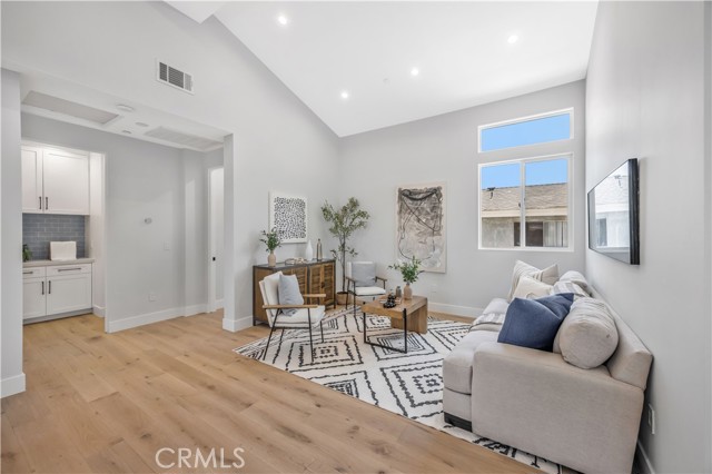Detail Gallery Image 17 of 47 For 2619 Huntington Ln #B,  Redondo Beach,  CA 90278 - 4 Beds | 3/1 Baths