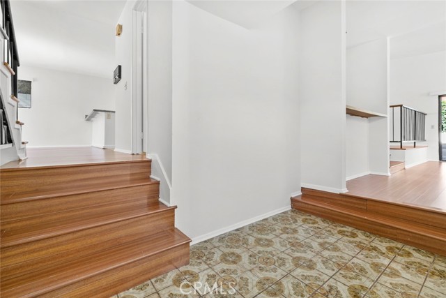 Detail Gallery Image 4 of 66 For 1321 Greenbriar, Glendale,  CA 91207 - 4 Beds | 3/1 Baths