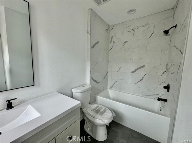 Detail Gallery Image 5 of 10 For 108 S Guadalupe #B,  Redondo Beach,  CA 90277 - 1 Beds | 1 Baths