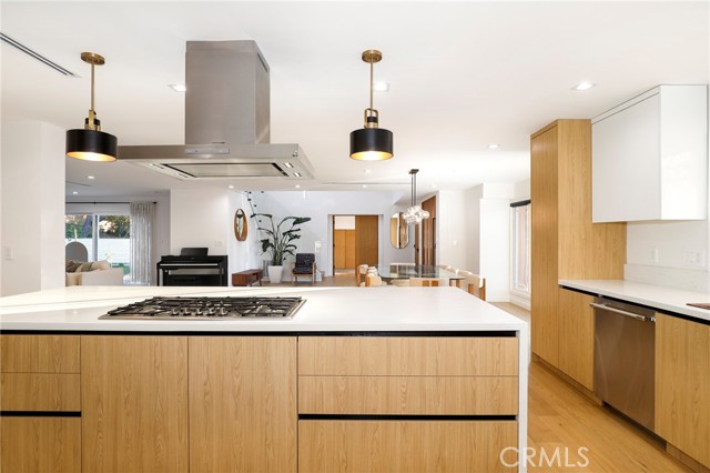 Detail Gallery Image 14 of 47 For 9742 Farralone, Chatsworth,  CA 91311 - 4 Beds | 3/1 Baths