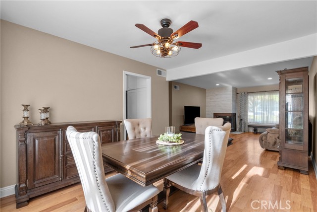 Detail Gallery Image 15 of 41 For 23439 via Elisandra, Valencia,  CA 91355 - 5 Beds | 3 Baths