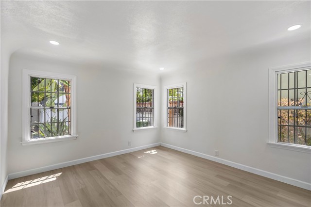 336 N Crescent Heights Boulevard, Los Angeles CA: https://media.crmls.org/medias/0a3886e0-4967-4269-a296-360f924e9fd1.jpg