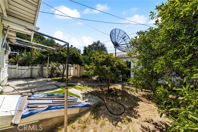 748 E Monterey Avenue, Pomona CA: https://media.crmls.org/medias/0a395fb7-fdeb-477d-a6cc-3bd9a7d26380.jpg