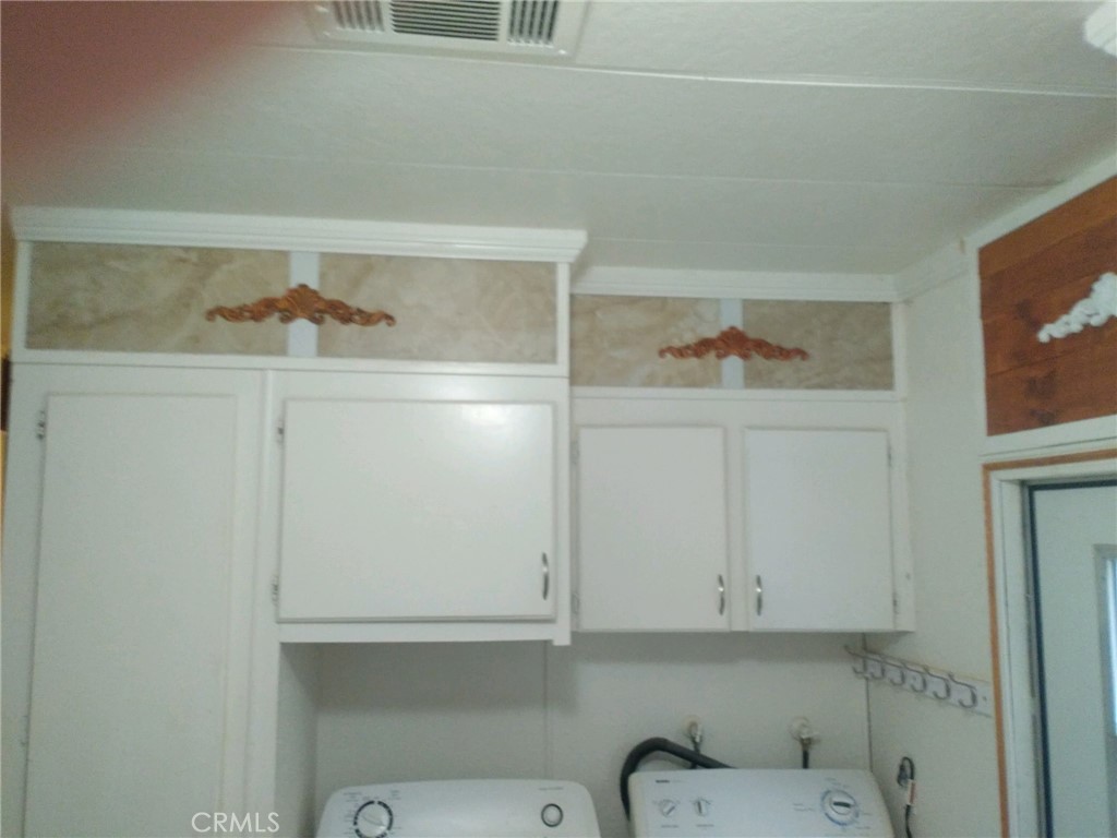https://media.crmls.org/medias/0a3a0e02-fe8f-4c31-ae4a-fb49b4fd2fe7.jpg?preset=X-Large
