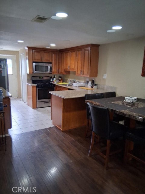 Detail Gallery Image 16 of 22 For 1777 Mitchell Ave #29,  Tustin,  CA 92780 - 5 Beds | 2/1 Baths