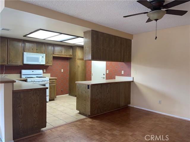 Detail Gallery Image 8 of 20 For 1371 Pepper Tree Dr, Hemet,  CA 92545 - 3 Beds | 2 Baths