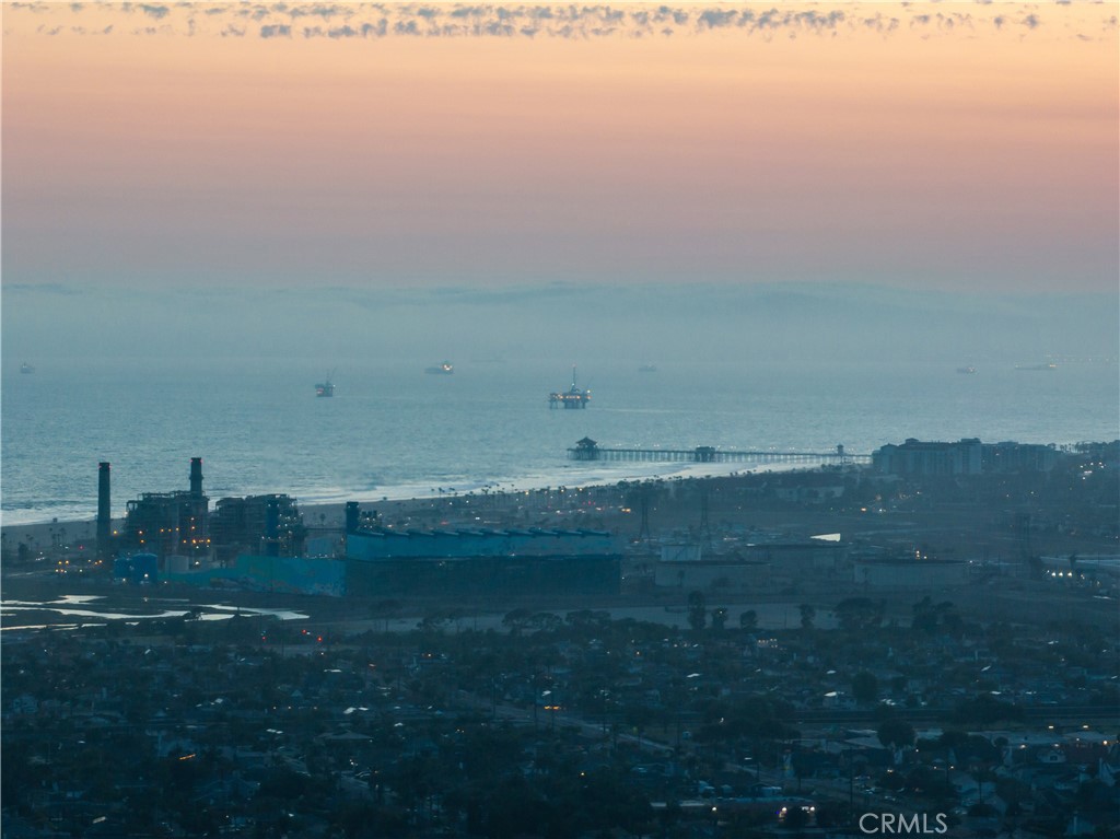https://media.crmls.org/medias/0a3c13c5-6ae1-4a24-85c7-c5889abce0ec.jpg?preset=X-Large