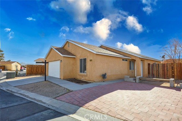 Detail Gallery Image 2 of 23 For 25029 Avenida Laredo, Barstow,  CA 92311 - 3 Beds | 2 Baths