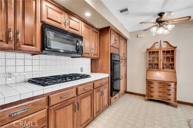 Detail Gallery Image 14 of 41 For 1971 W Santa Cruz St, San Pedro,  CA 90732 - 4 Beds | 3 Baths