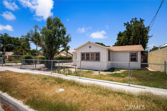 Detail Gallery Image 4 of 32 For 9804 Palmetto Ave, Fontana,  CA 92335 - 2 Beds | 1 Baths