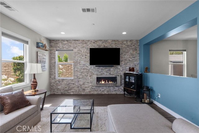 19512 Griffith Drive, Saugus CA: https://media.crmls.org/medias/0a3d7433-4364-419a-991a-ff0d96c09838.jpg