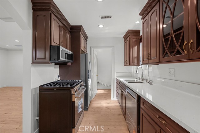 Detail Gallery Image 14 of 43 For 18621 Bryant St, Northridge,  CA 91324 - 4 Beds | 2 Baths