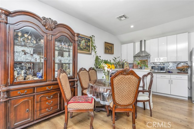 6015 Laurelgrove Avenue, North Hollywood CA: https://media.crmls.org/medias/0a3ef97a-f81d-43c3-b919-01a4bf83c557.jpg