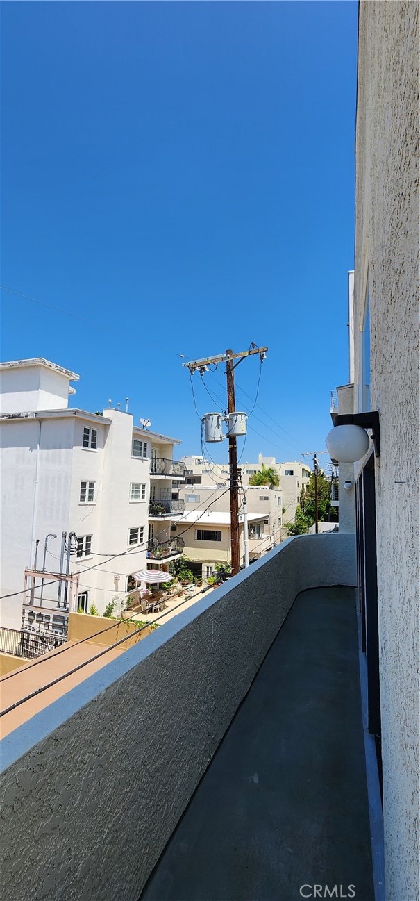 Detail Gallery Image 15 of 57 For 11845 Mayfield Ave #303,  Los Angeles,  CA 90049 - 2 Beds | 2/1 Baths