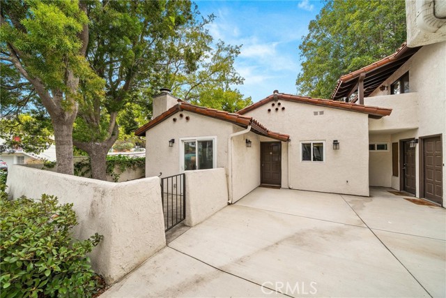 930 Philinda Avenue, Santa Barbara CA: https://media.crmls.org/medias/0a3f9161-cece-4ddd-bc61-a58560095466.jpg