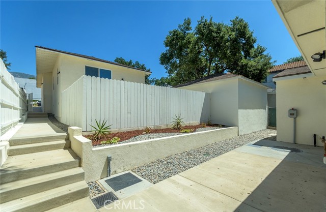 Detail Gallery Image 13 of 14 For 3214 Montrose Ave a,  Glendale,  CA 91214 - 2 Beds | 2 Baths