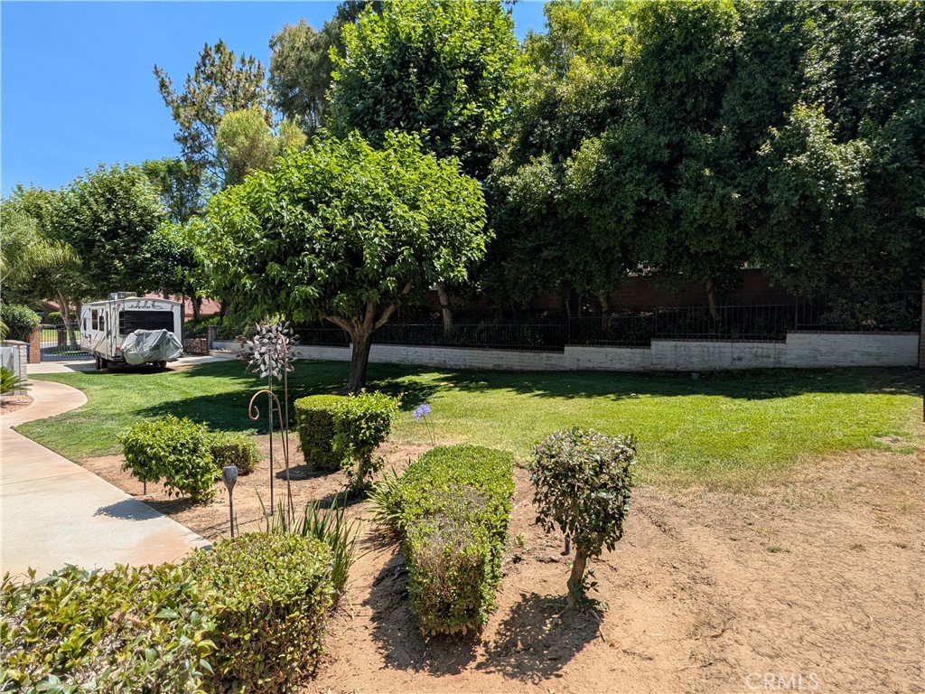 https://media.crmls.org/medias/0a415bbc-8718-488f-8576-3efdd12d553a.jpg?preset=X-Large