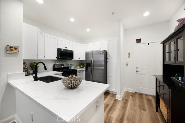 Detail Gallery Image 12 of 41 For 3148 Watermarke Pl, Irvine,  CA 92612 - 1 Beds | 1 Baths