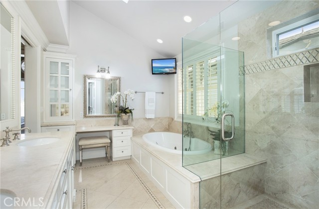 Detail Gallery Image 10 of 23 For 421 E Edgewater Ave, Newport Beach,  CA 92661 - 4 Beds | 4 Baths