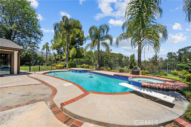 25472 Via Acorde, Valencia CA: https://media.crmls.org/medias/0a425593-86ed-4d11-a06f-5ea4683bfb22.jpg