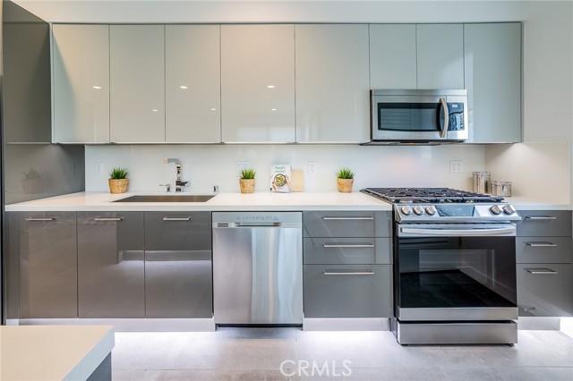 Detail Gallery Image 6 of 16 For 214 S Westmoreland #4,  Los Angeles,  CA 90004 - 2 Beds | 2 Baths