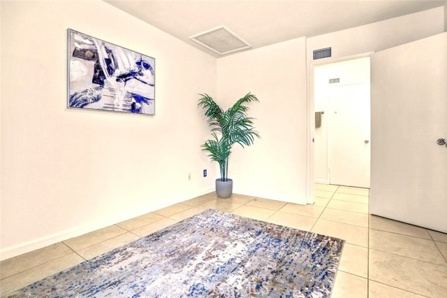 27142 Langside Avenue, Canyon Country CA: https://media.crmls.org/medias/0a42acbb-a766-47ba-80e9-d08840ca3830.jpg