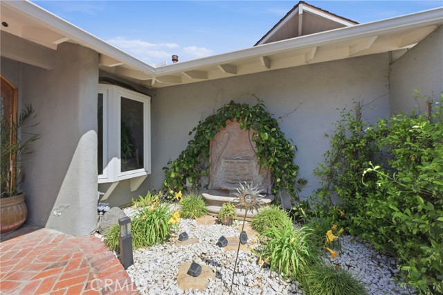 Detail Gallery Image 8 of 71 For 1633 Santiago, Newport Beach,  CA 92660 - 4 Beds | 3/1 Baths