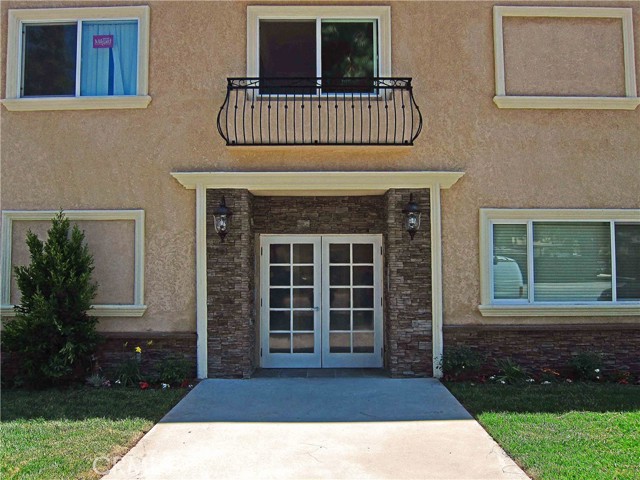 Detail Gallery Image 1 of 12 For 17330 Chatsworth St, Granada Hills,  CA 91344 - 2 Beds | 2 Baths