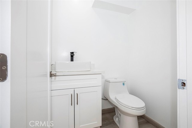 Detail Gallery Image 12 of 26 For 1754 N Berendo St #D,  Los Angeles,  CA 90027 - 3 Beds | 2/1 Baths