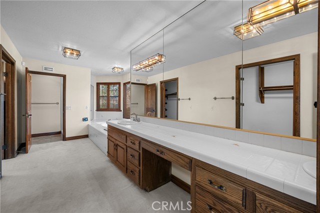 25472 Via Acorde, Valencia CA: https://media.crmls.org/medias/0a452b8d-7b8c-40d0-9cc1-6daf9632a166.jpg
