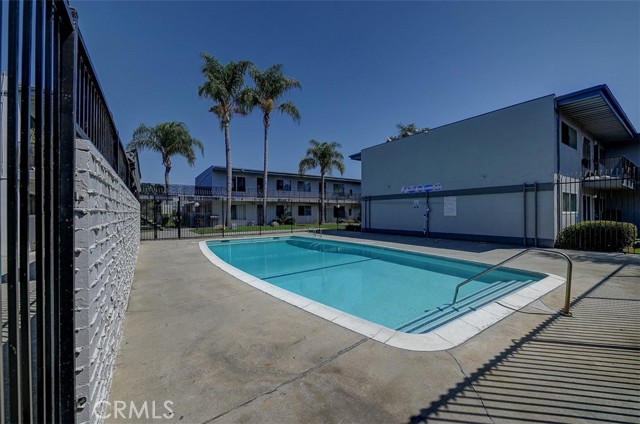 Detail Gallery Image 2 of 23 For 5530 Ackerfield Ave #406,  Long Beach,  CA 90805 - 2 Beds | 1 Baths