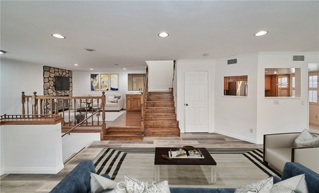 Detail Gallery Image 6 of 42 For 2231 Montrose Ave #8,  Montrose,  CA 91020 - 3 Beds | 3 Baths
