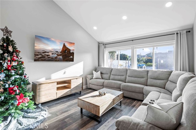 33048 Elisa Drive, Dana Point CA: https://media.crmls.org/medias/0a46d372-0285-4d6f-a618-734b3426cdd8.jpg