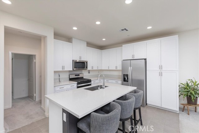 Detail Gallery Image 7 of 54 For 16040 Jamie Ln #8,  Fontana,  CA 92336 - 3 Beds | 2 Baths